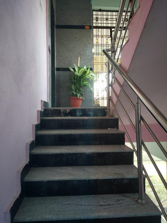 Sls Homestay - Luxury Ac Service Apartments 1Bhk, 2Bhk, 3Bhk - Direct Flyover To Alipiri Tirumala Gate - Walk To Ps4 Pure Veg Restaurants, Supermarkets - Near To National Highway & Padmavathi Amma Temple - Modular Kitchen, Living Room -Free Superfast Tirupati Zewnętrze zdjęcie